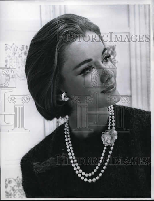 1960 Press Photo Costume pin and cultured pearls - ned17284