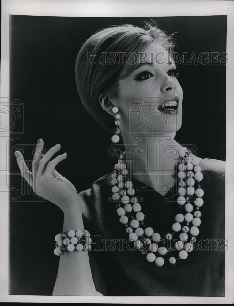 1961 Press Photo Summer necklace Baroque beads