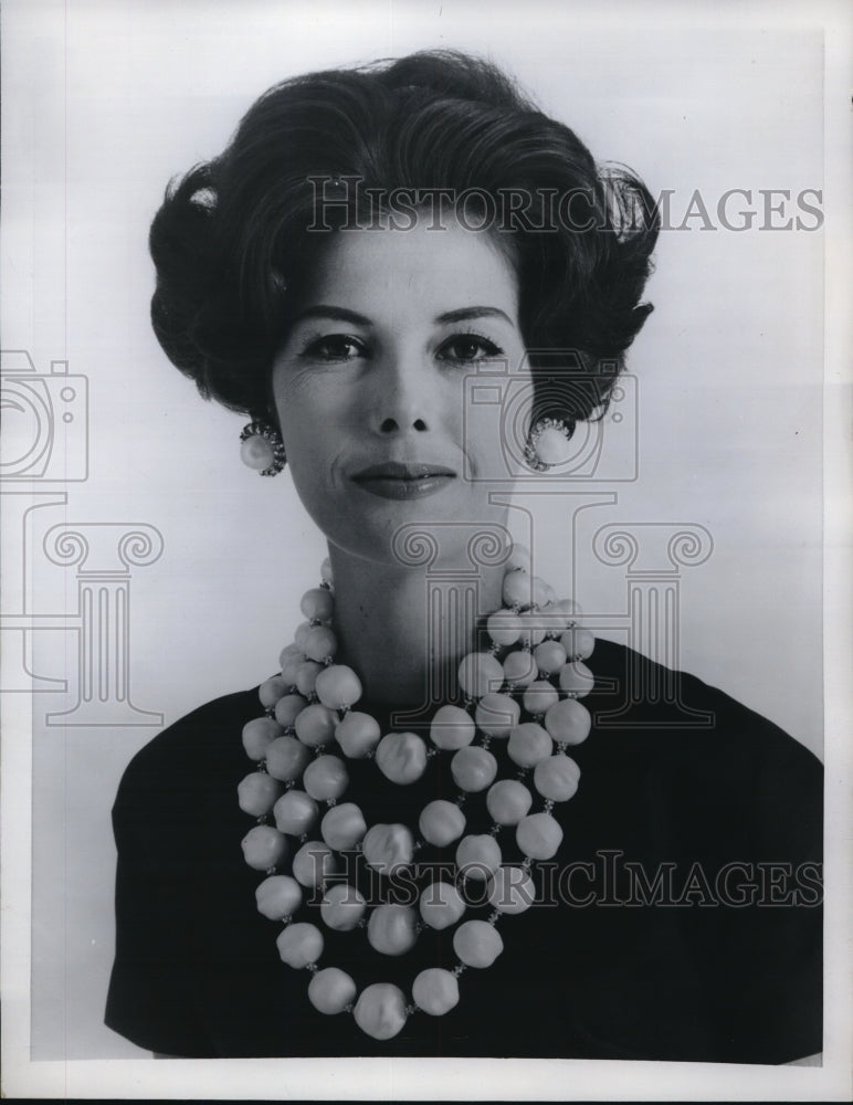 1961 Press Photo Summer necklace simulated pearls and rock candy beads