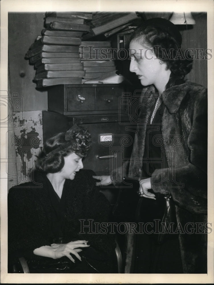 1944 Press Photo Two Sisters That Witnessed The Murder At The Drake Hotel