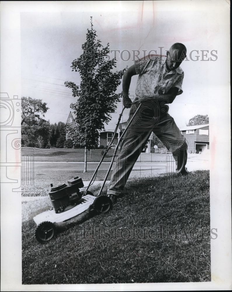 Load image into Gallery viewer, 1967 Press Photo Push Don't Pull Mower To Avoid Accidents
