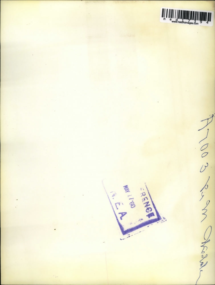 1960 Press Photo Overnight campers in front of London's Big Ben