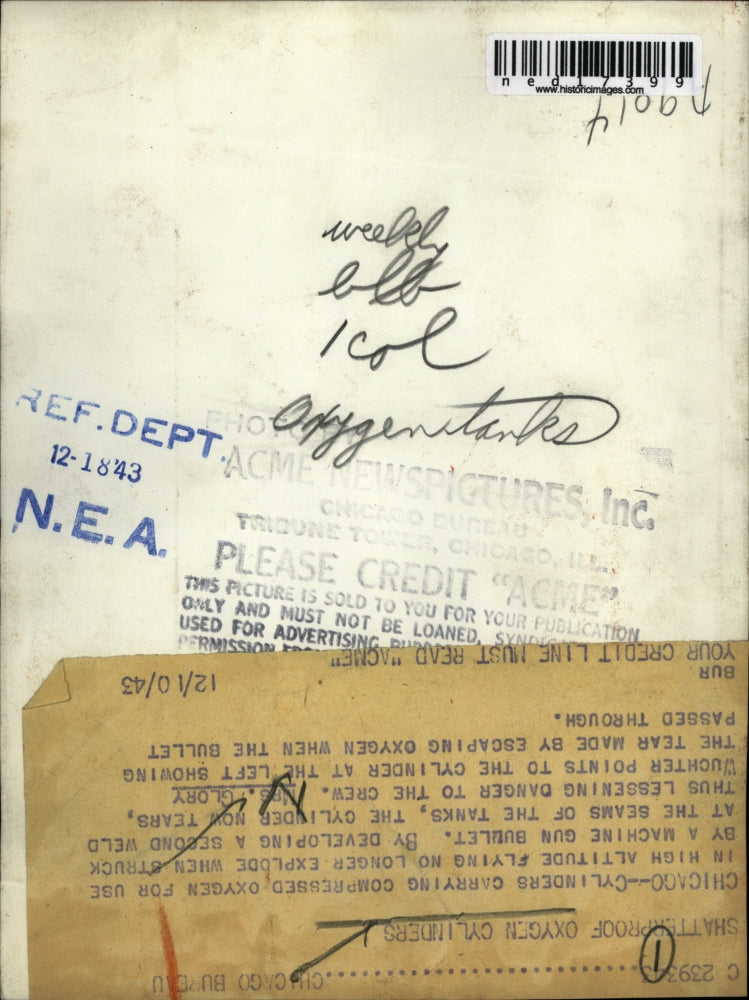 1943 Press Photo Chicago cylinders carrying compressed oxygen for use in high