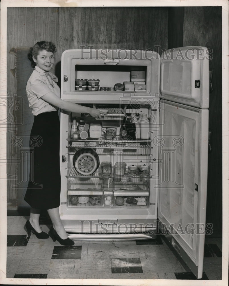 1952 Press Photo Gas refrigerator