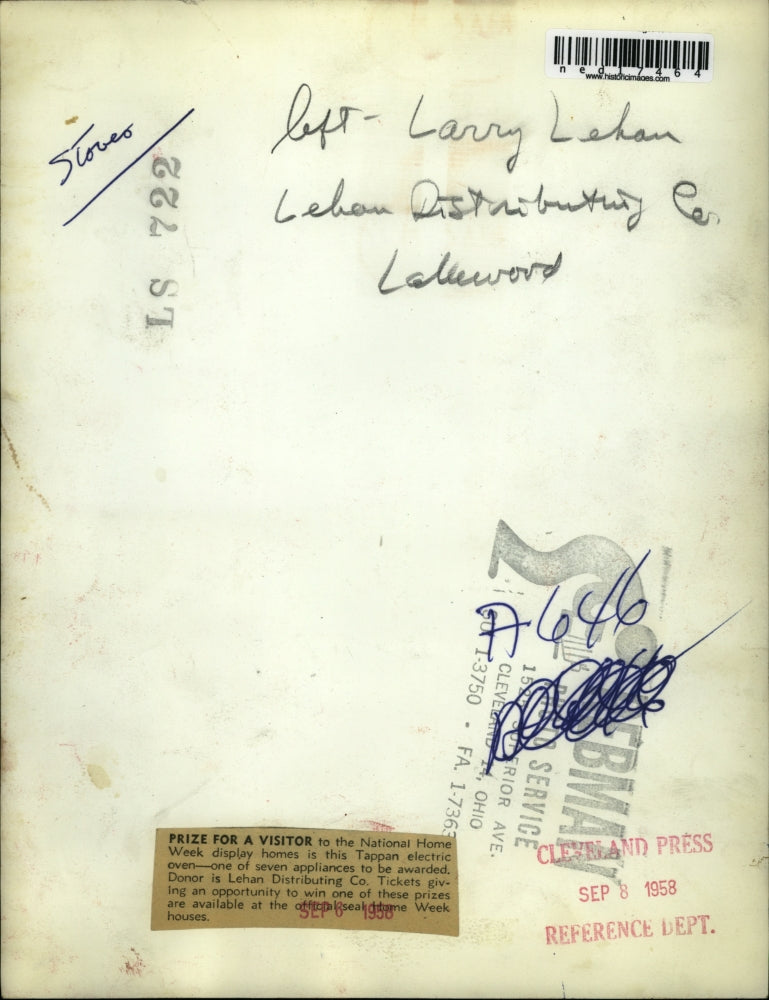 1958 Press Photo Lehan Dist Co display of oven range built into a wall