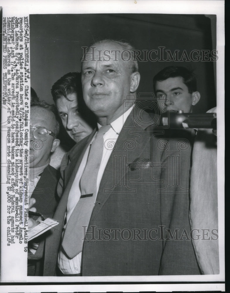 Load image into Gallery viewer, 1956 Press Photo Mineola NY Chief Stu Pinnell arrested kidnapper John LaMarca
