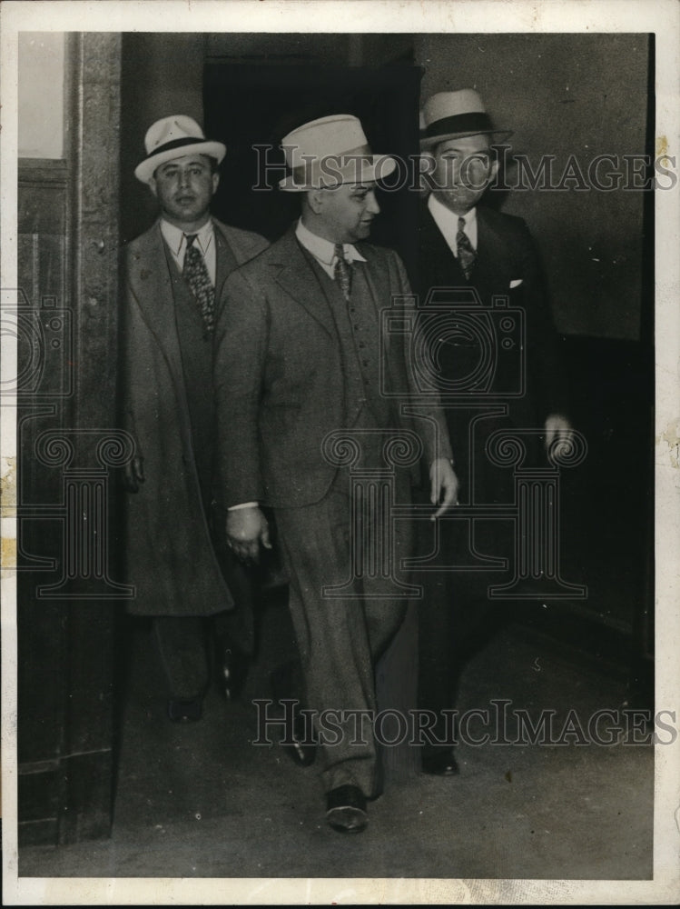 1931 Press Photo Nick Trocco & Cesberto Renezelli arrested by Det Richardson