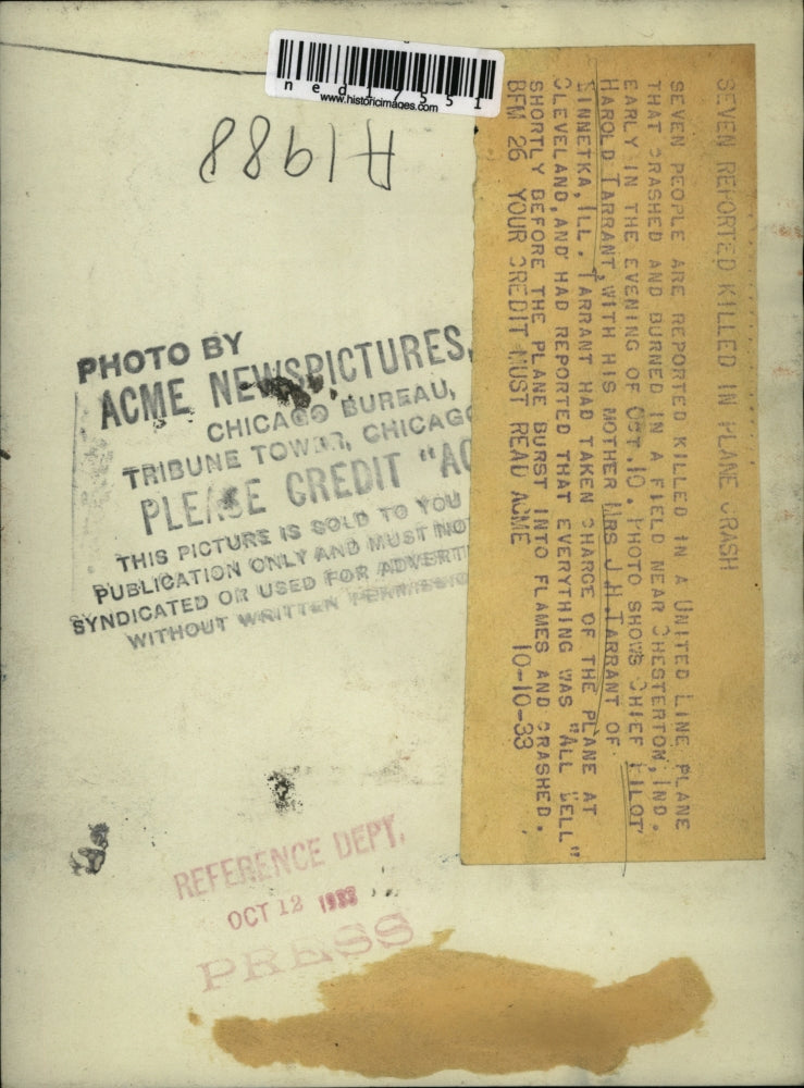 1933 Press Photo United Line Chief Pilot, Harold Tarrant and mother.