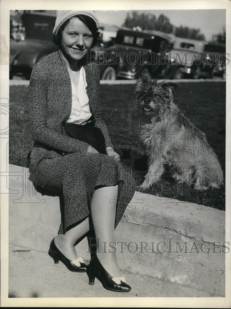 Load image into Gallery viewer, 1931 Press Photo Mrs Meta Tyburc, of NYC with dog Sari.
