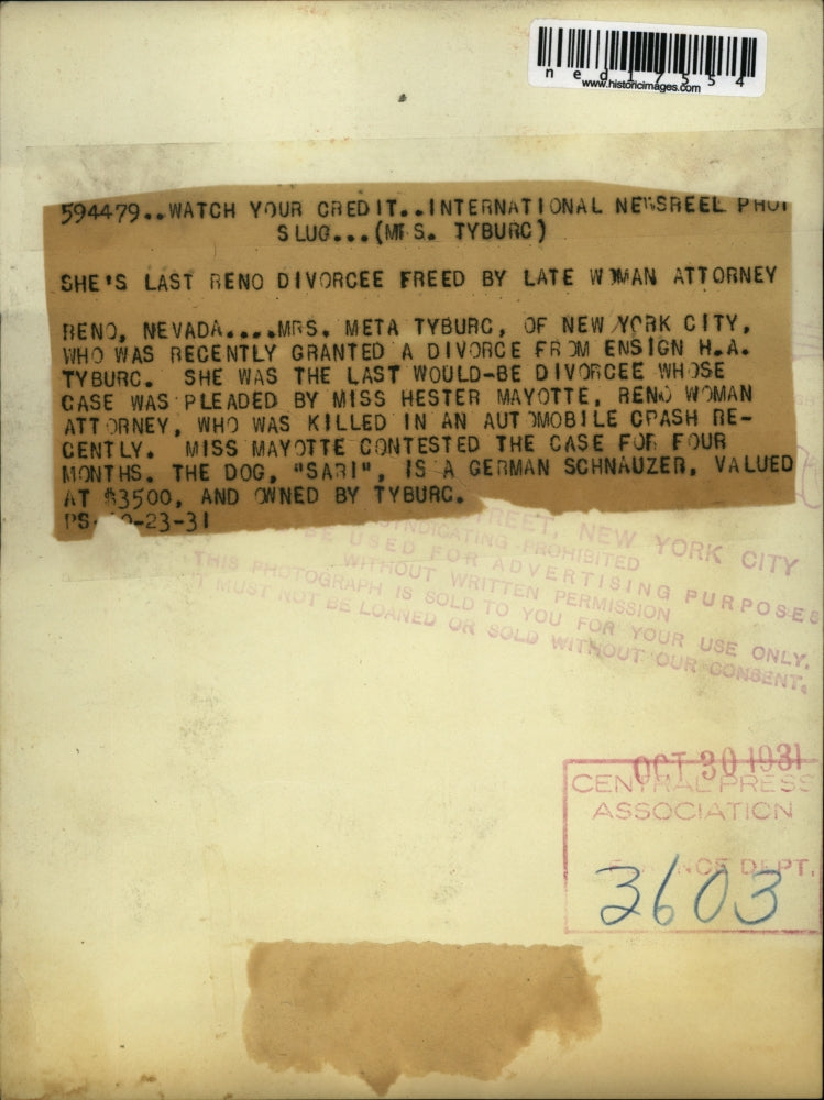 1931 Press Photo Mrs Meta Tyburc, of NYC with dog Sari.