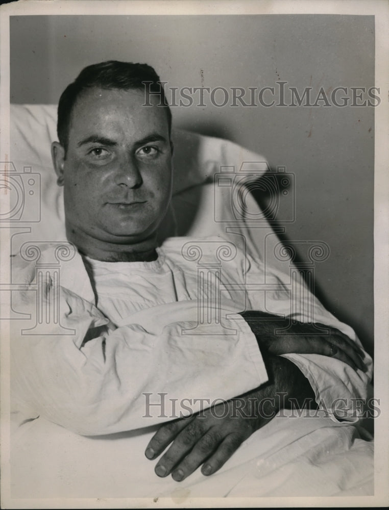 1934 Press Photo Mr David Thacher of 10344 Loretta Ave.
