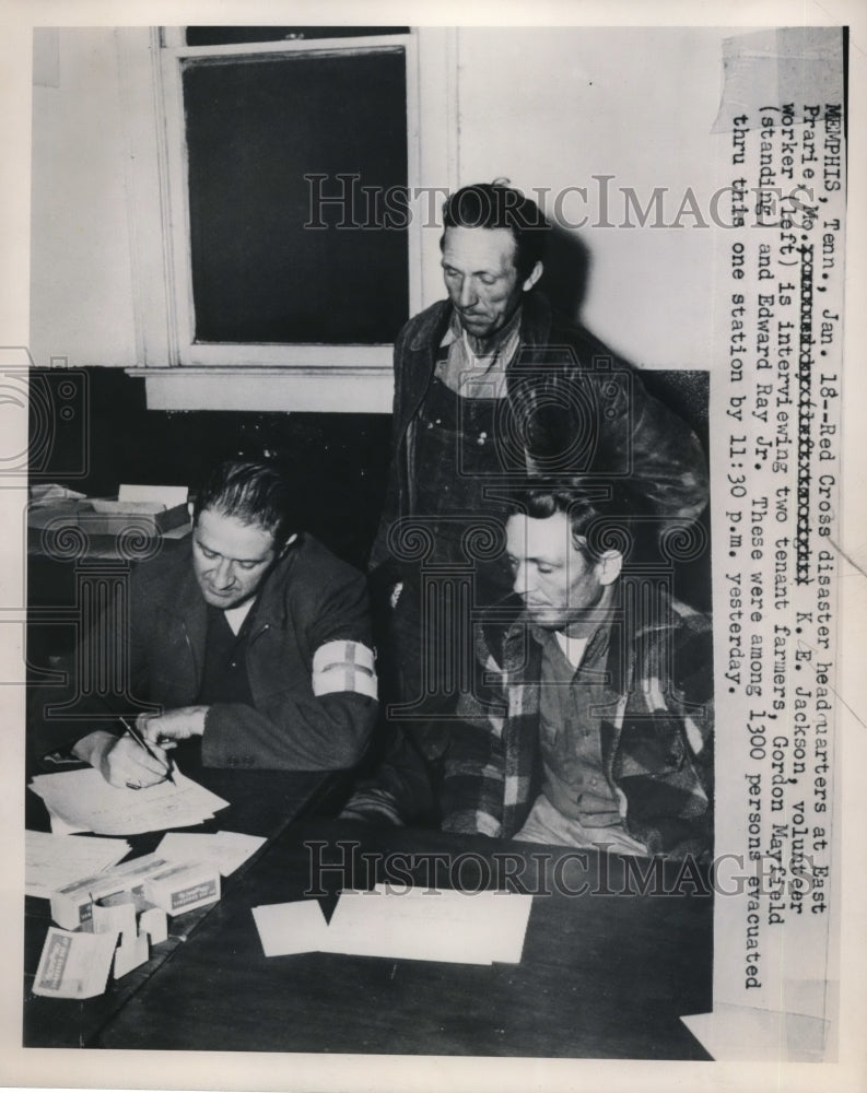 1950 Press Photo Memphis TN Red Cross HQKE Jackson & farmers Ed Ray, G Mayfield