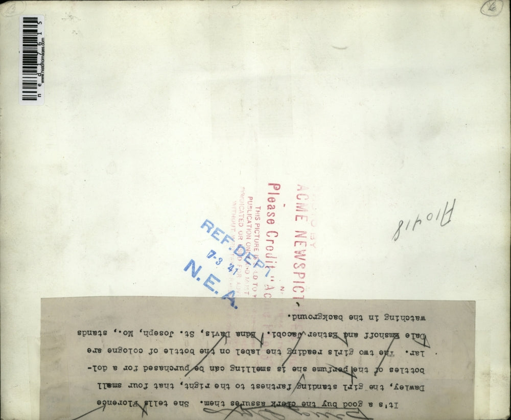 1941 Press Photo Flo Dawley, D Emahoff, E Jacobi, E Davis, at perfume counter