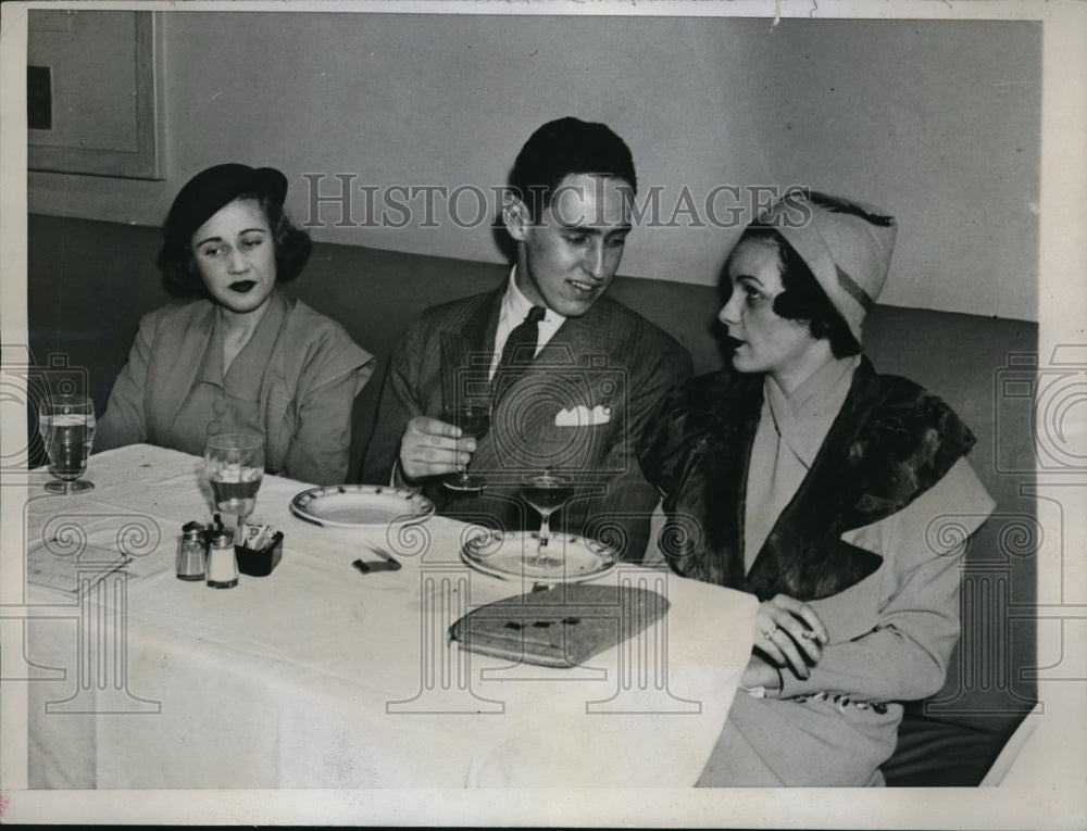 1934 Press Photo Grace Richardson, Bea Elphinstona & John Hoge in NYC