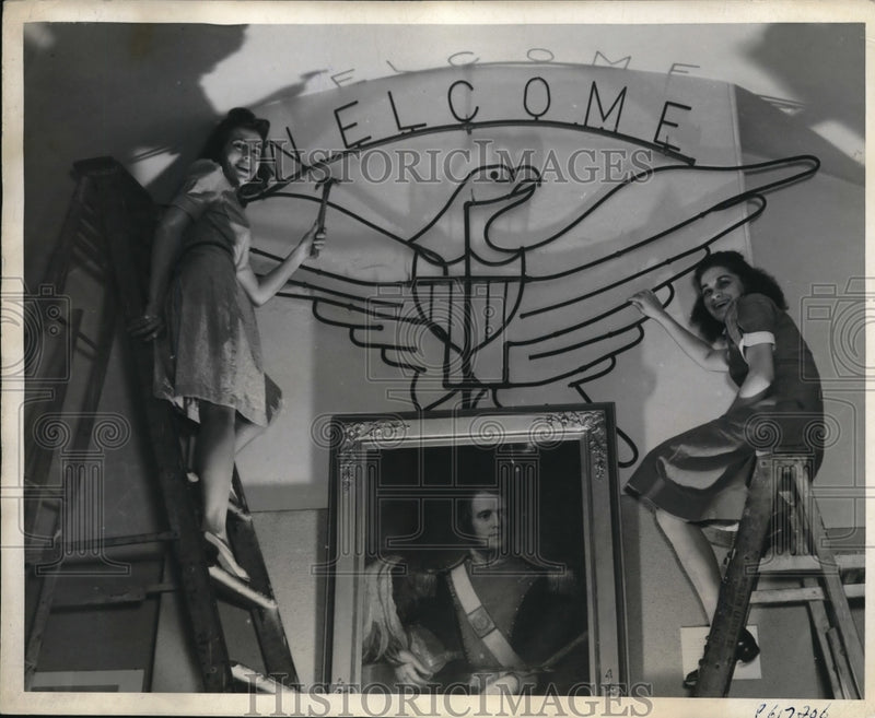 Load image into Gallery viewer, 1941 Press Photo Philadelphia Pa Ruth Eberhard, Cath Bellmann for VFW convention

