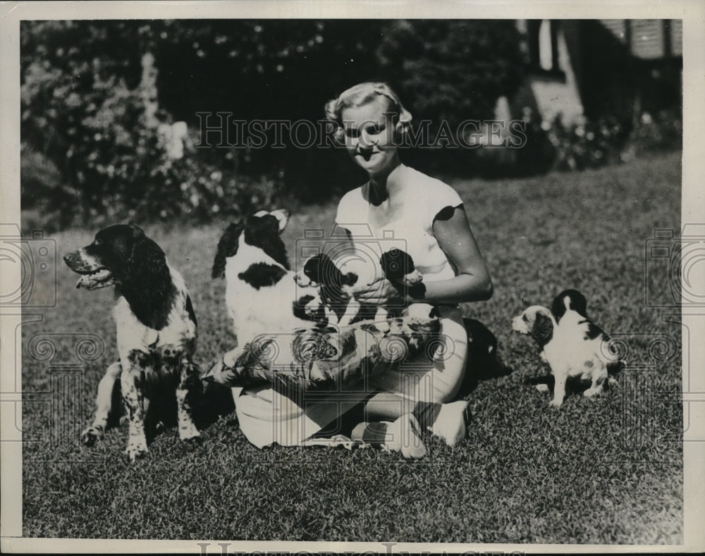 1934 Press Photo Valerie Depew in Bermuda with a dog & puppies