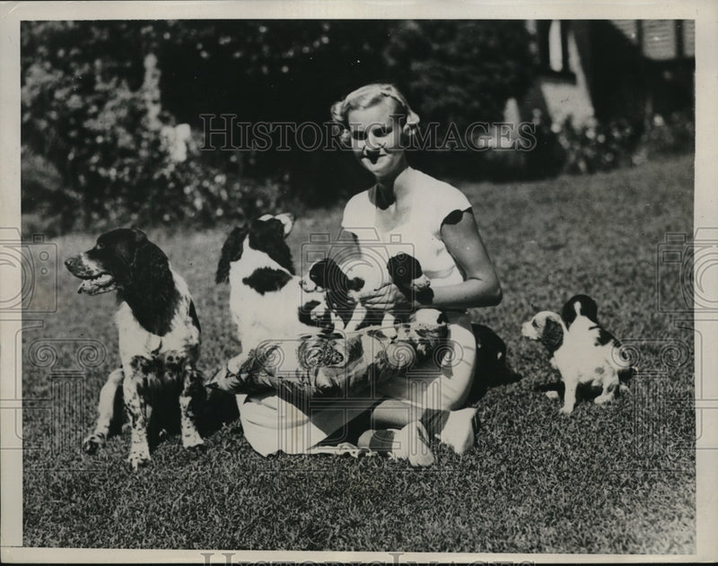 Load image into Gallery viewer, 1934 Press Photo Valerie Depew in Bermuda with a dog &amp; puppies
