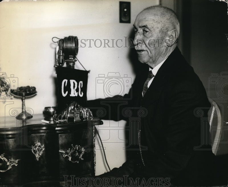 Load image into Gallery viewer, 1939 Press Photo Judge JA Valin at a microphone
