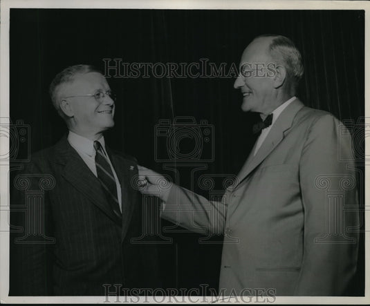1943 Press Photo Central United Bank F C Schlundt Pres Quarter Century Club and