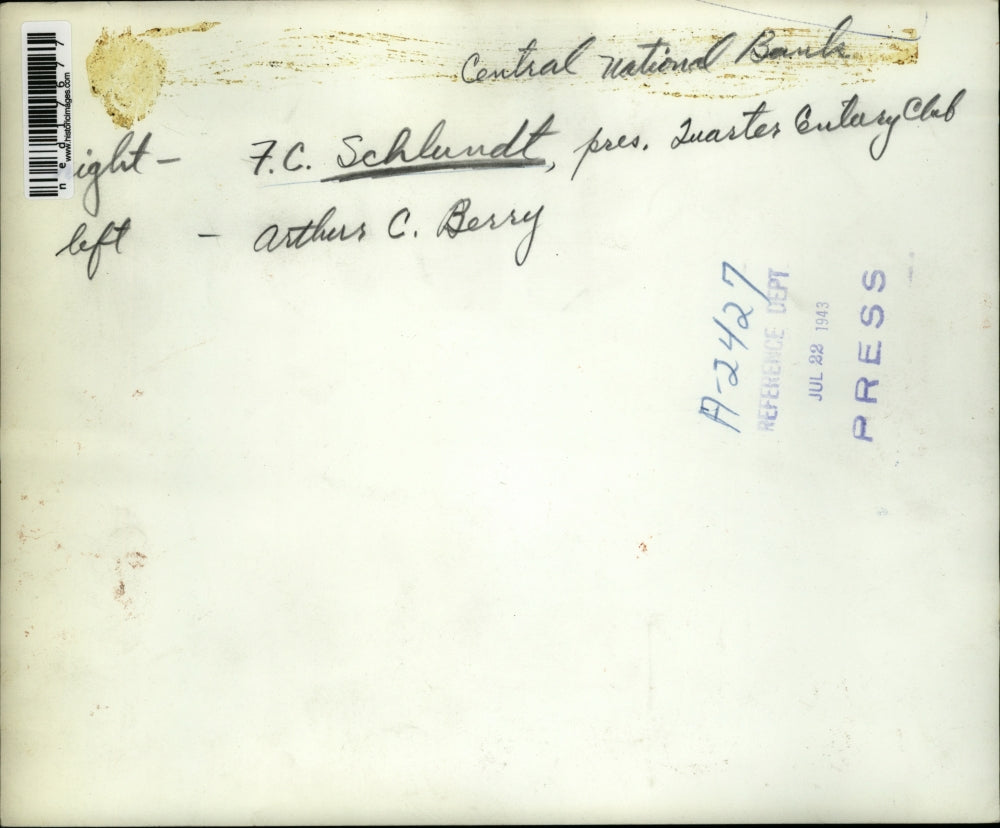 1943 Press Photo Central United Bank F C Schlundt Pres Quarter Century Club and