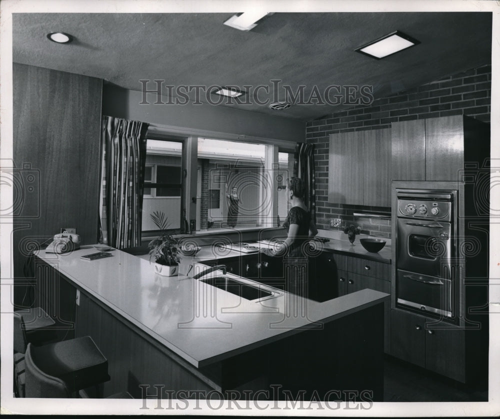 1959 Press Photo Twin Homes for Twin Sisters- Historic Images