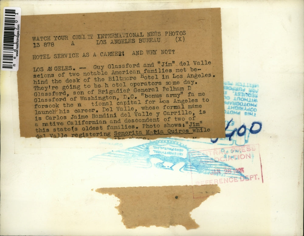 1935 Press Photo Two Gentlemen work at Biltmore hotel in Los Angeles