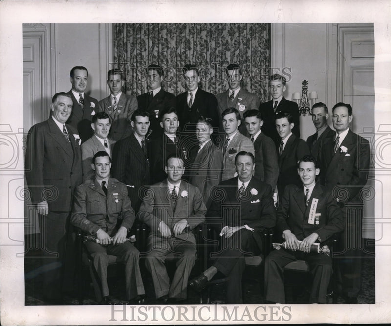 Load image into Gallery viewer, 1946 Press Photo Firestone Executives with National 4-H Club Members in Chicago
