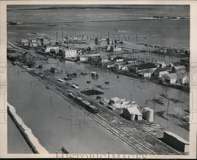 Load image into Gallery viewer, 1950 Press Photo Aerial View Shows Flooded Town
