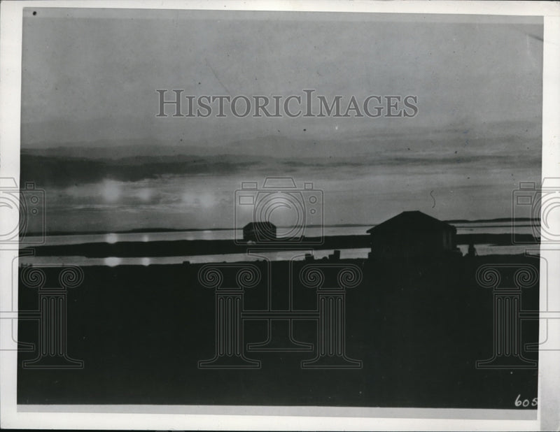 Load image into Gallery viewer, 1942 Press Photo Midnight Sun over the Coppermine at Canada Trading Post
