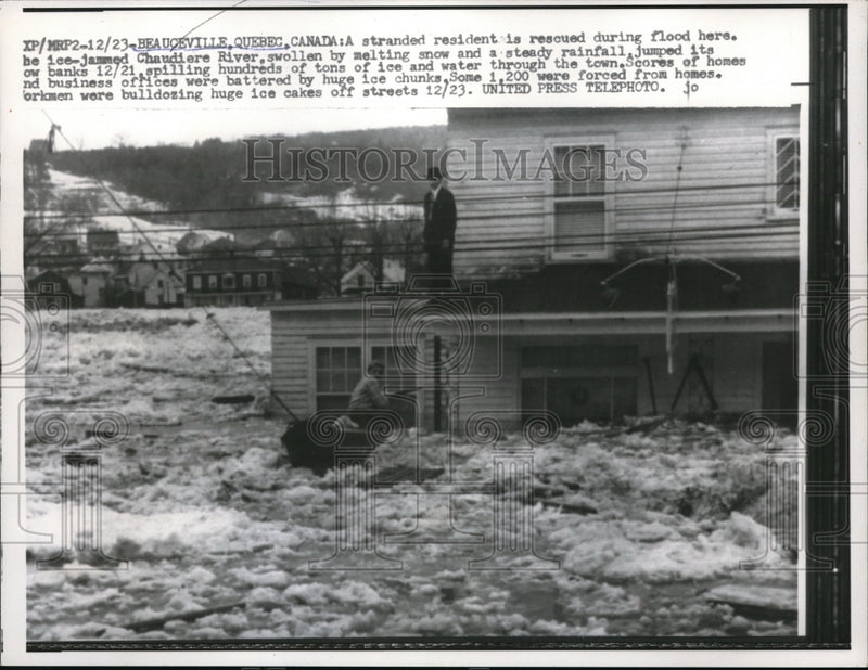 Load image into Gallery viewer, 1958 Press Photo Beauceville Quebec Canada Chaudiere River Flood Destroyed Town
