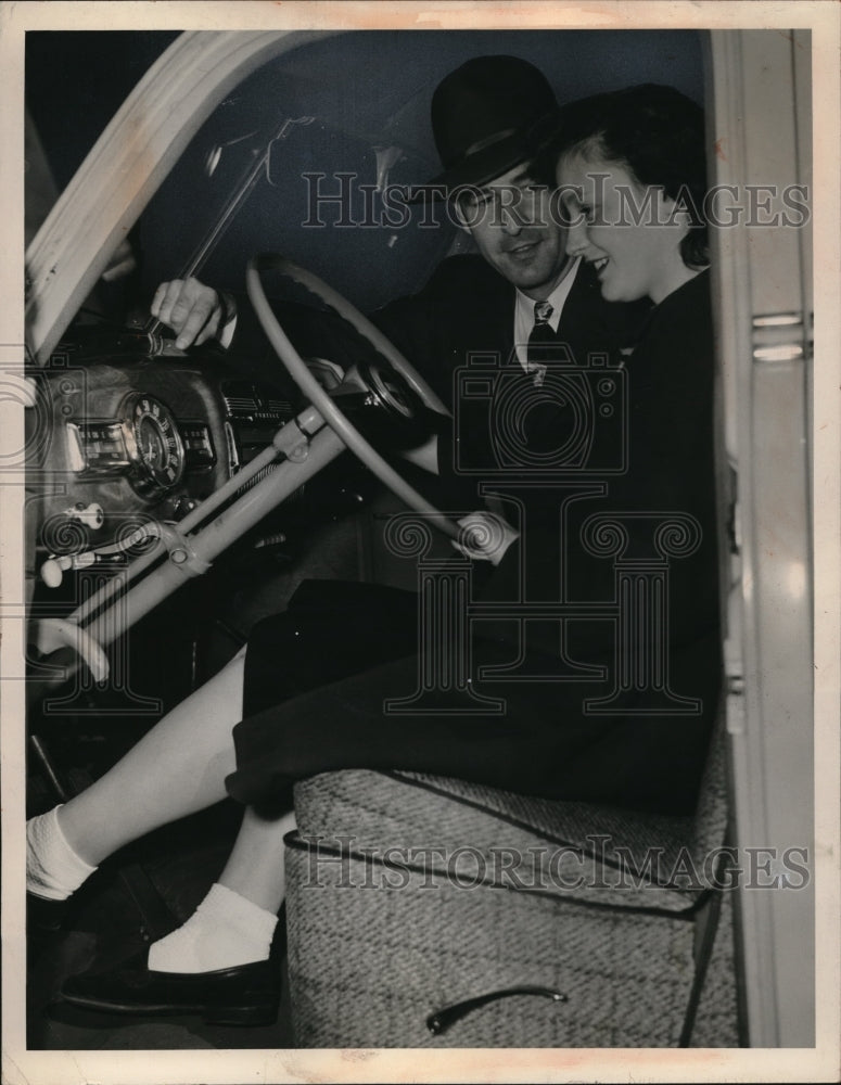 Load image into Gallery viewer, 1946 Press Photo Andree Swanson Cleveland High Russell H. Nyland
