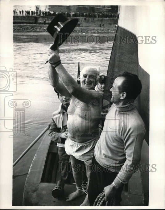 1969 Press Photo Belgian cameraman Rick Sonay makes a dive in Rome