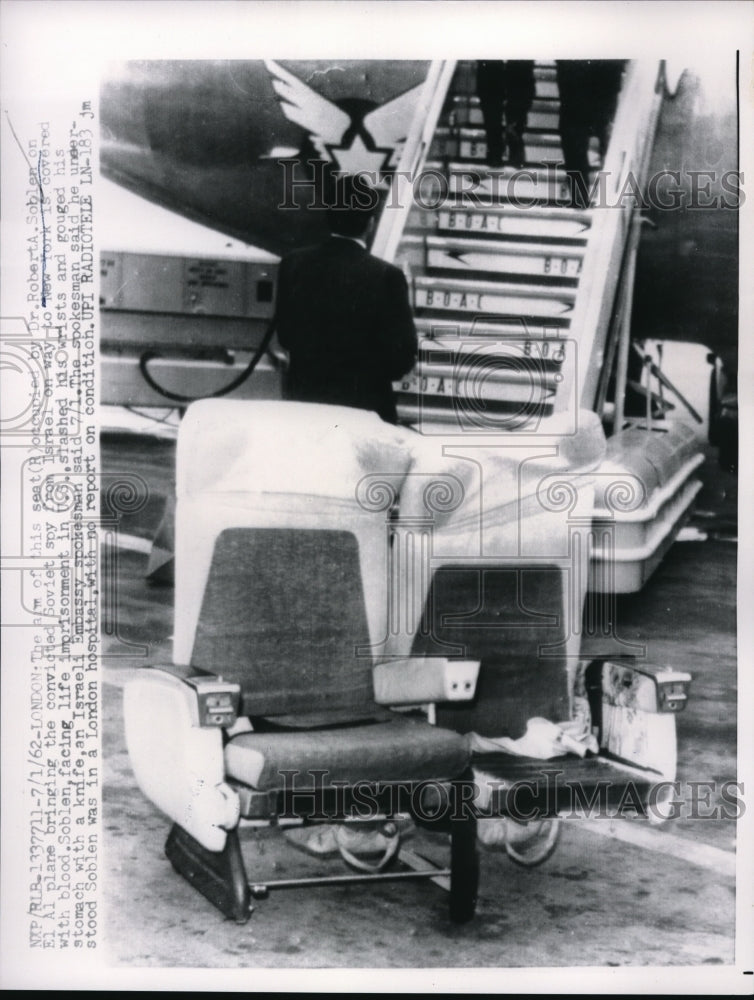 Load image into Gallery viewer, 1962 Press Photo London Dr Robert Soblem convicted Soviet spy from Israel
