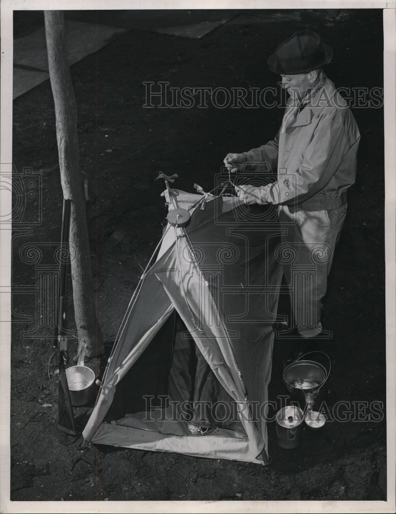 1948 Press Photo Jointed rods for a pup tent to be set up in 3 minutes
