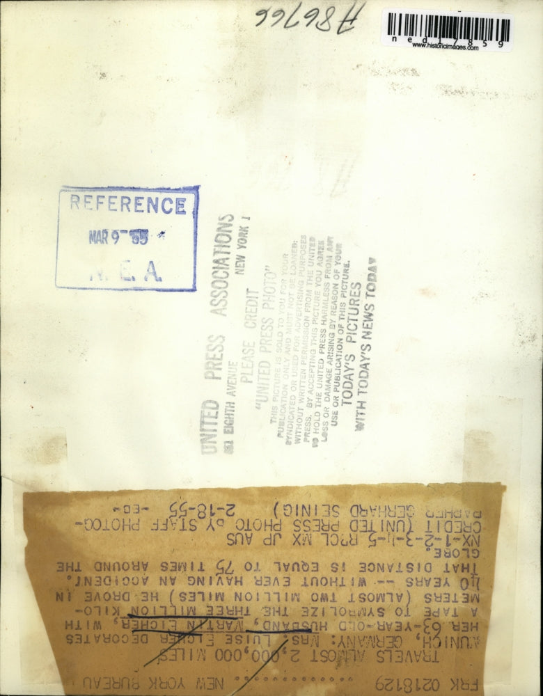 1955 Press Photo Munich Germany Mrs Luise Eicher & husband Martin 3 million KM