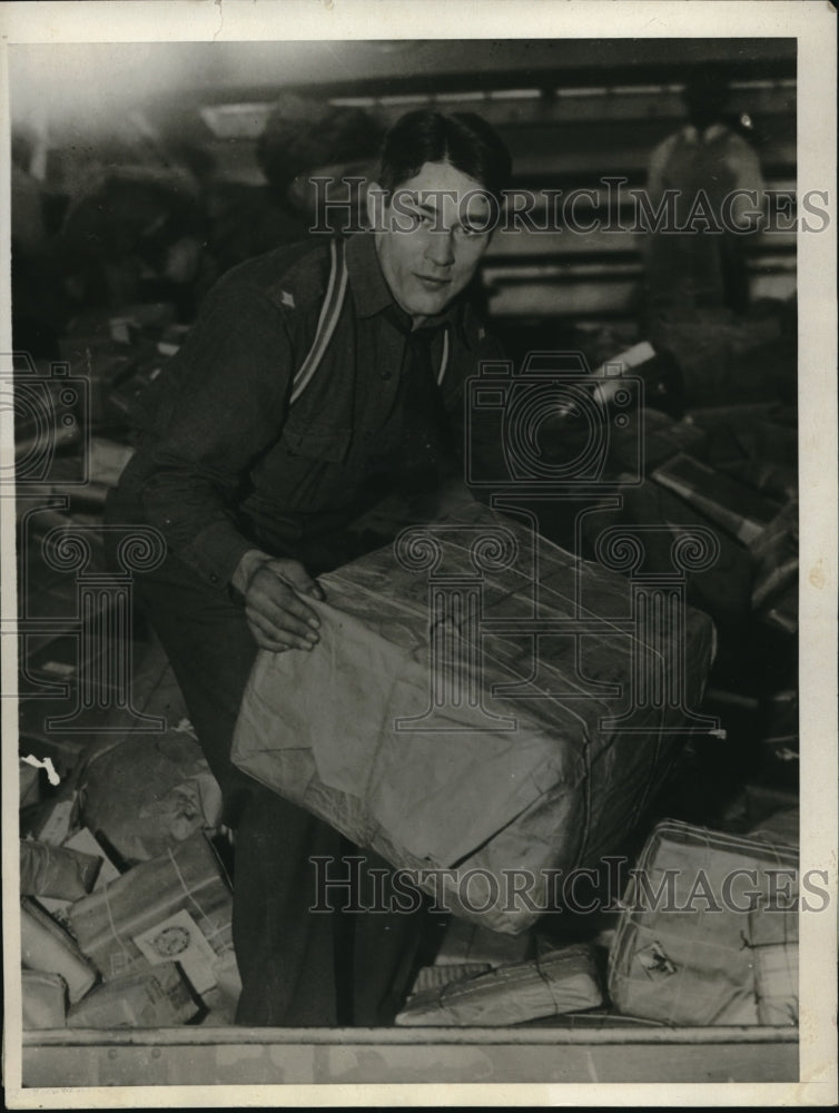 1930 Press Photo Captain Ekitis of Western Maryland football team works as a