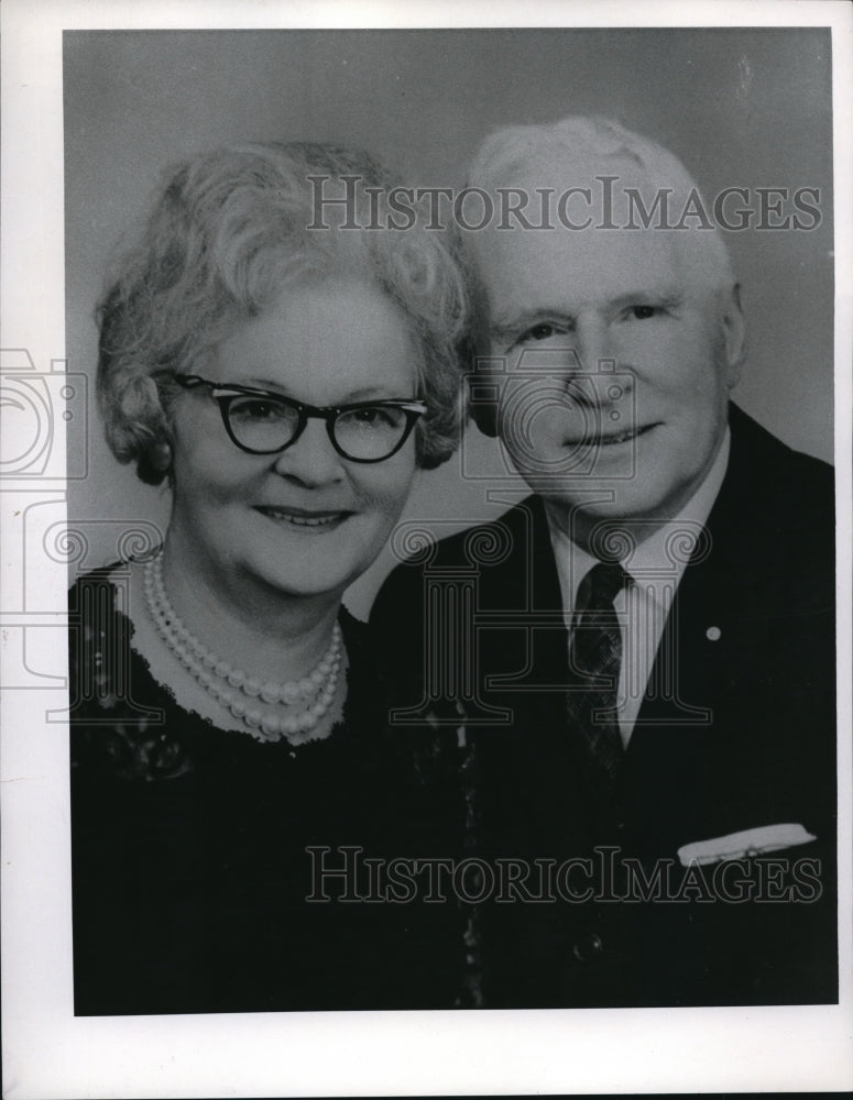 Load image into Gallery viewer, 1967 Press Photo Mr &amp; Mrs Joseph Decker Golden anniversary in Cleveland Ohio
