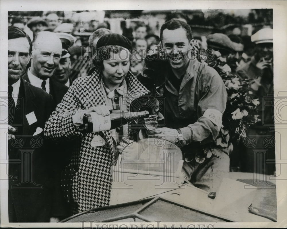 1934 Press Photo Mr. and Mrs. C.J.P. Dodson drink champagne after he won a race