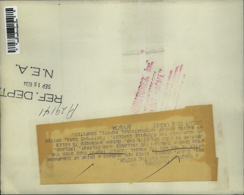 1934 Press Photo Mr. and Mrs. C.J.P. Dodson drink champagne after he won a race