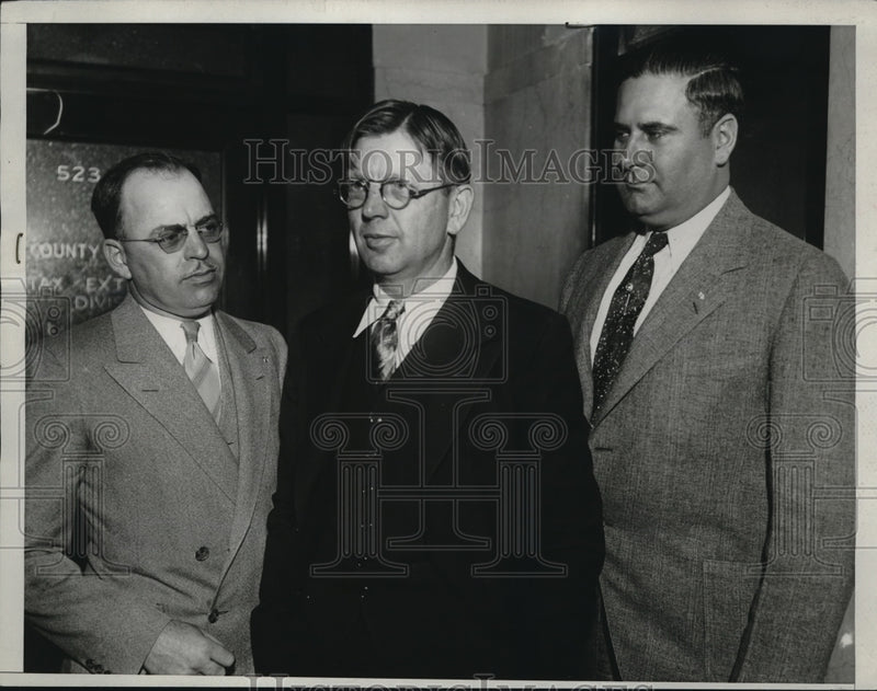 Load image into Gallery viewer, 1933 Press Photo E. T. Van Buelow Arrested For Threatening To Burn His Kids Eyes

