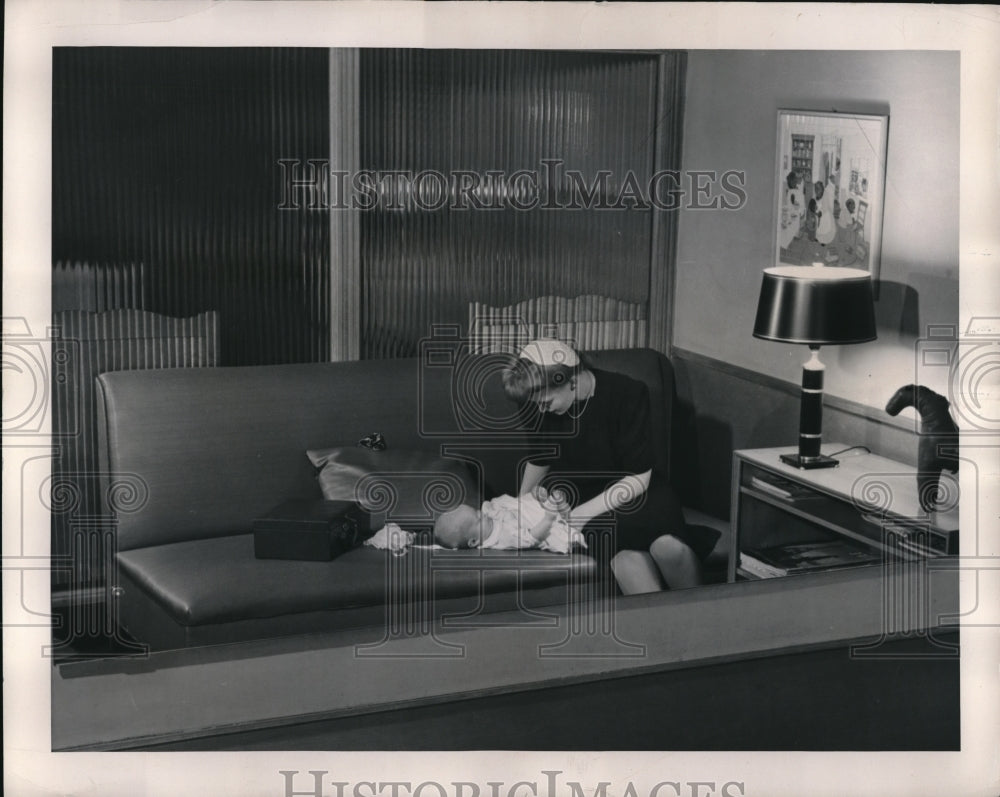 1946 Press Photo Firestone Velon Upholstered Never Needs Changing