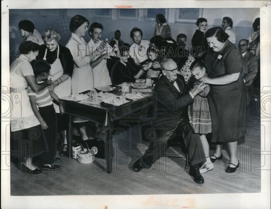 1955 Press Photo School Children Are Given Vaccine Shots Today At School