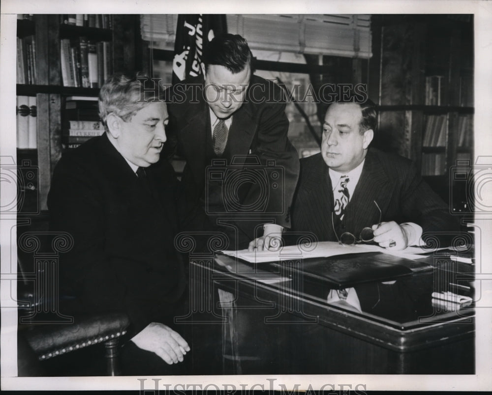 1946 Press Photo James E. Dewey, Walter Reuther, And R.J. Thomas Special Meeting