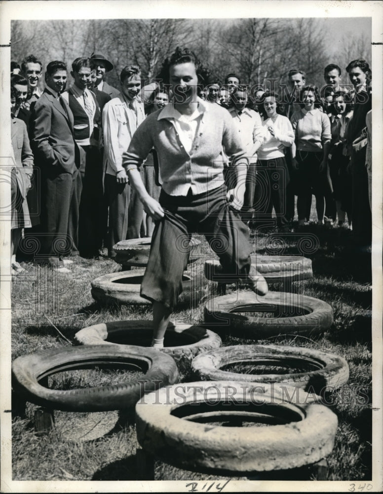 1942 Press Photo College Park Md Univ of Md Carol Davis & ROTC corps