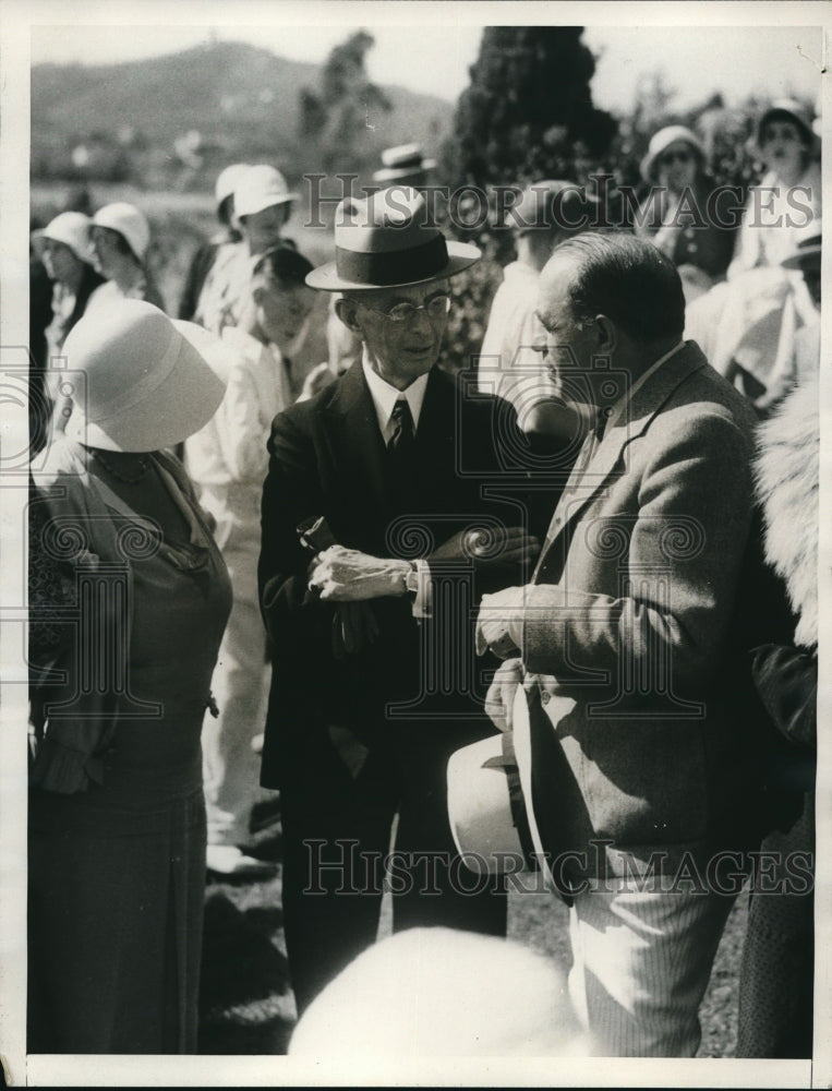 1932 Press Photo Adm Frank H Schofield greets some people