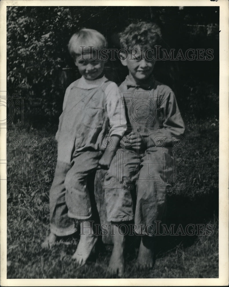 1943 Press Photo Joseph & Clifford Foss sons of Capt Joseph J Foss USMC
