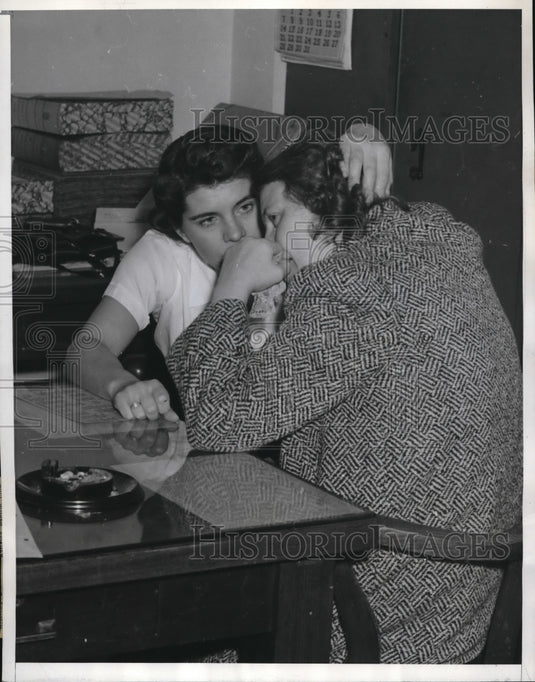 1939 Press Photo Cloisea Stevens, deputy sheriff, learns of child hostage deal