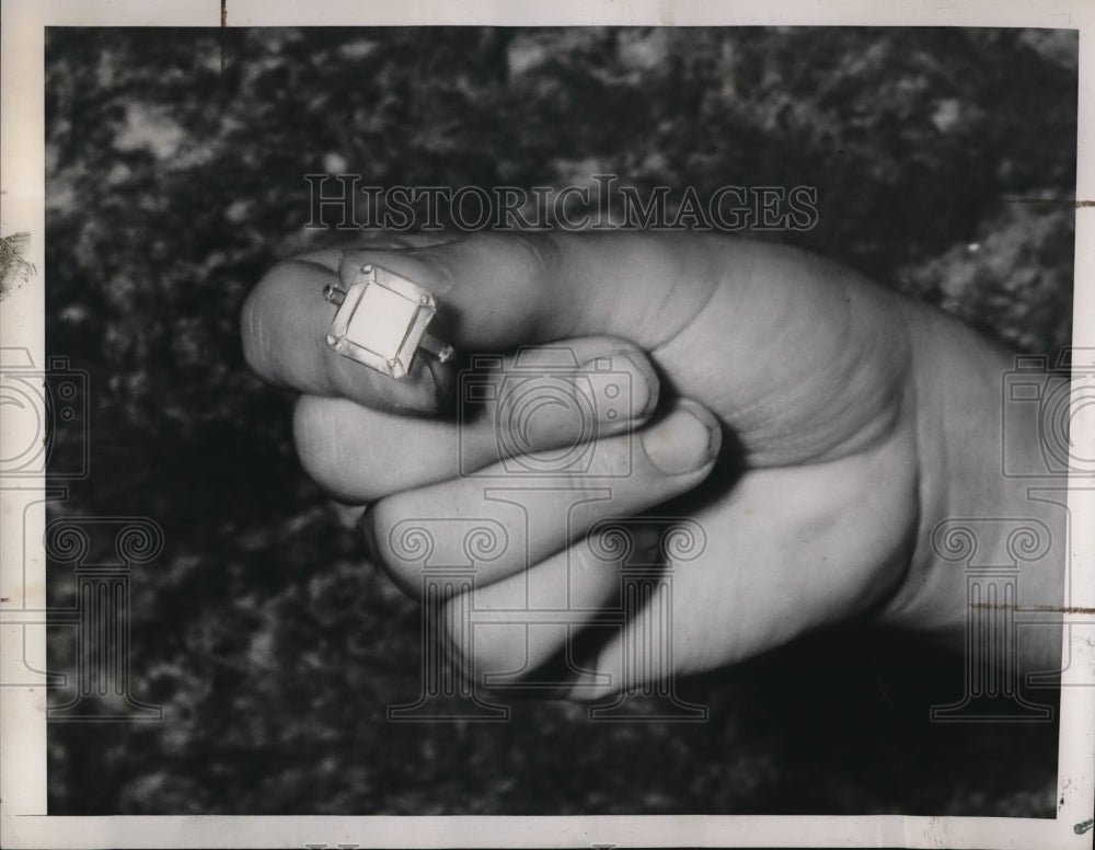 1939 Press Photo Mrs Robert Stranahan of Toledo Company found in garbage
