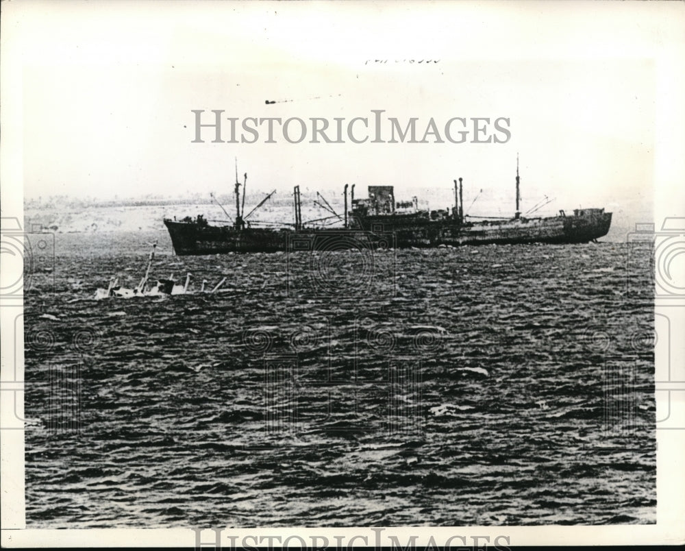 1941 Press Photo axis freighter sunk in Tripoli Harbor by Mediterranean Command