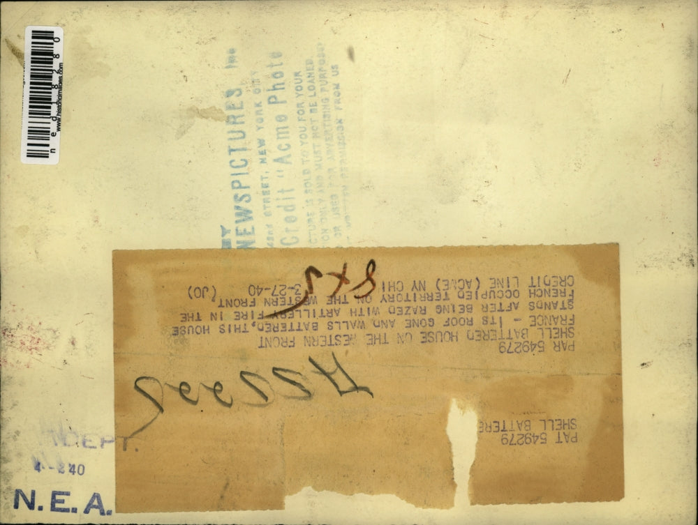 1940 Press Photo A shell bombed house in France raised by artillery